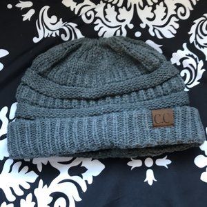 SOLID CLASSIC CC PONYTAIL BEANIE